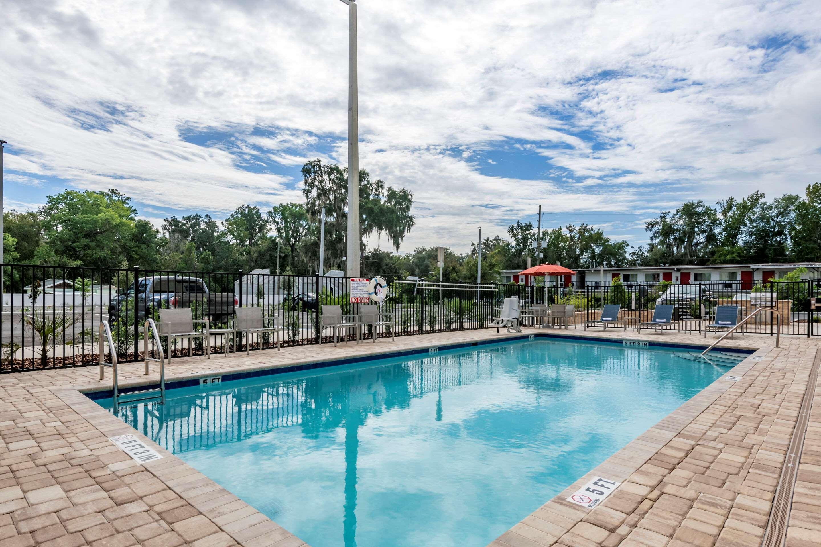 Comfort Suites Gainesville Near University Exterior foto